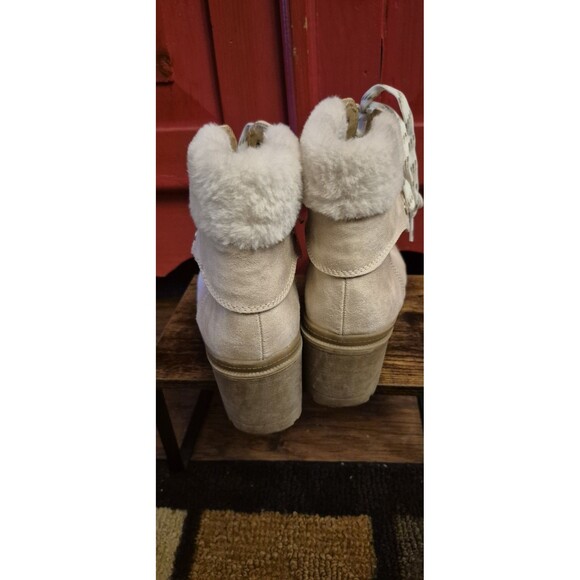Jelly Pop Sz 11 Mission Fur Hiking Boots Ivory Color Chukka Rubber Heel EUC - Picture 7 of 9